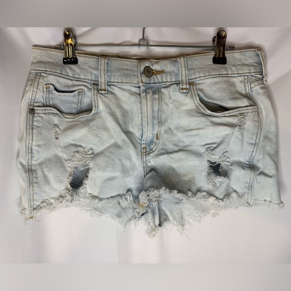 Women’s Old Navy Boyfriend Distressed Light Blue Denim Shorts Size 2 - Picture 1 of 4
